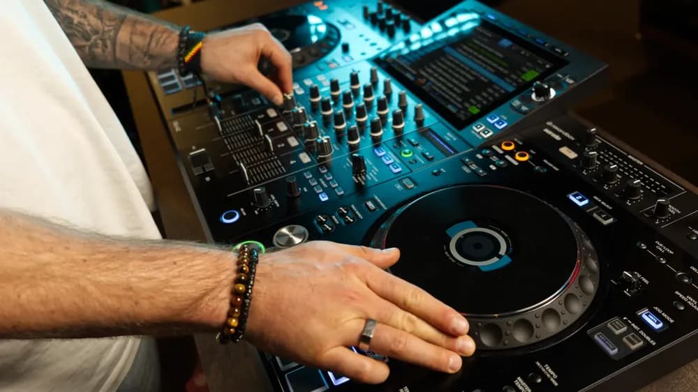 DJ Les